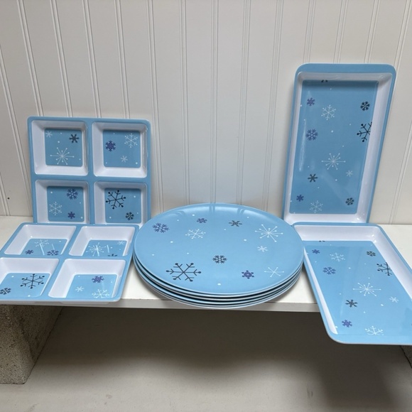 2005 Christmas Holiday Blue Snowflake Melamine Dinner Set Plates Trays 10 Pieces - Picture 1 of 11